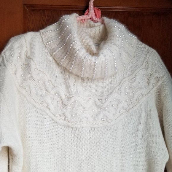 Vintage 90s, angora sweater, pearl beading, cable knit, long, soft, S, M, dressy - Picture 2 of 9